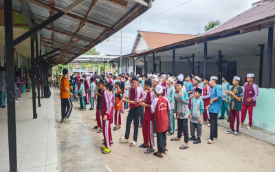 Jumat Sehat Penuh Semangat di MTs Terpadu Berkah Palangka Raya