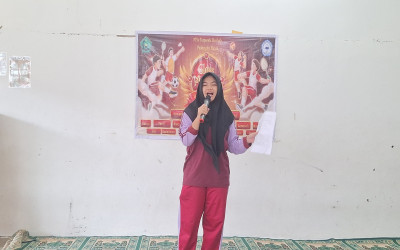 STORY TELLING, ADZAN, DAN MAKAN KERUPUK RAMAIKAN HARI KEDUA CLASS MEETING MTs TERPADU BERKAH