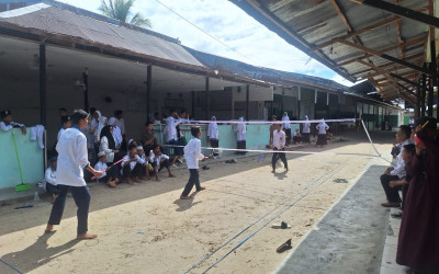 HARI KEEMPAT CLASS MEETING MTS TERPADU BERKAH SEMAKIN MERIAH: ADU KREATIVITAS KALIGRAFI, SPORTIVITAS BADMINTON, DAN KEKOMPAKAN TARIK TAMBANG