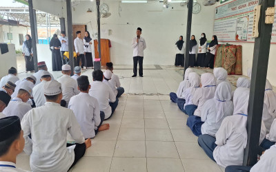 Kepala MTs Terpadu Berkah Palangka Raya Resmi Membuka Ujian Madrasah Kelas IX Tahun Pelajaran 2025/2026