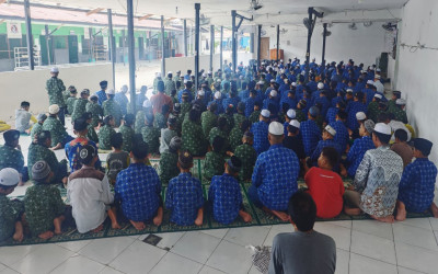 Bersama dalam Keikhlasan: Santri MTs Terpadu Berkah Palangkaraya Gelar Shalat Berjamaah