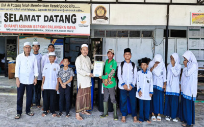 Sinergi untuk Lingkungan Bersih: DLH Serahkan 10 Bak Sampah kepada Panti Asuhan Berkah