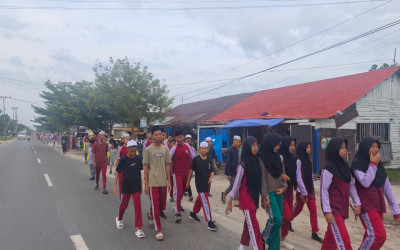 Jalan Sehat Bersama MI & MTs Terpadu Berkah Palangkaraya: Menjaga Kesehatan dan Mempererat Silaturahmi